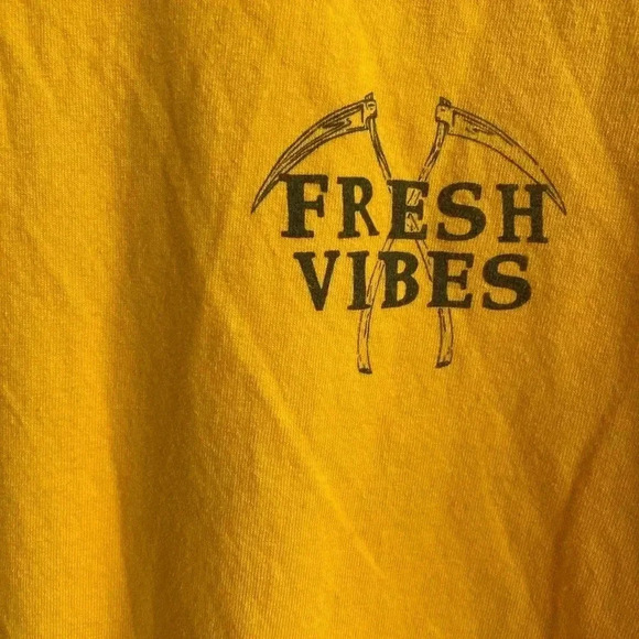 💥Fresh Vibes Good Friends Bad Habits Yellow Tee L - Picture 3 of 7